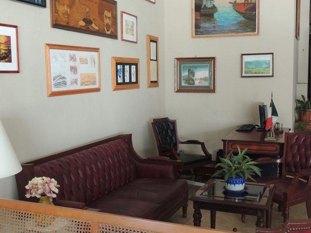 Imagen de los interiores del Hotel Marina Banderas Suites. Foto 14