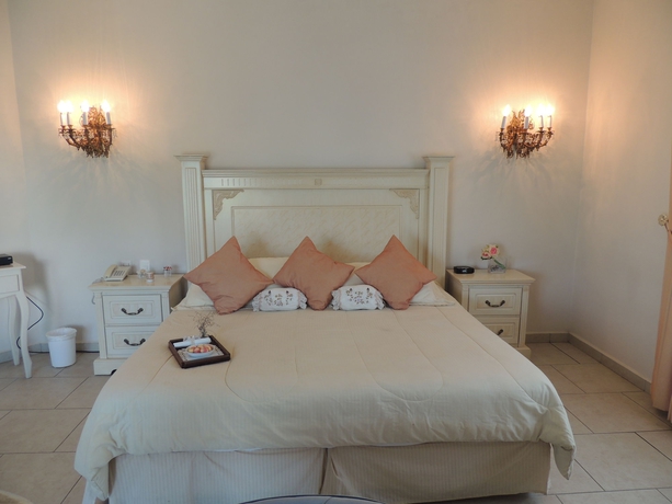 Imagen de la habitación del Hotel Marina Banderas Suites. Foto 4