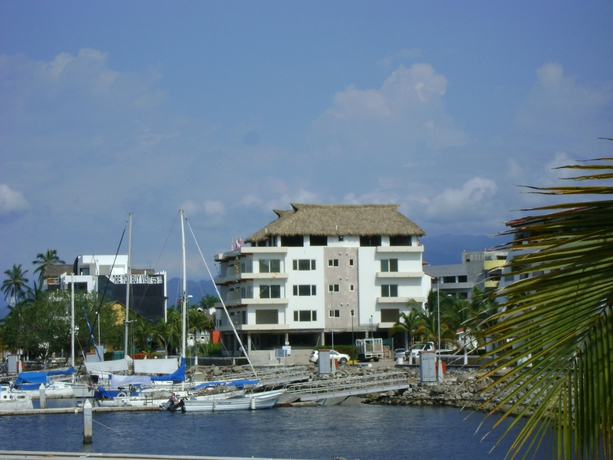 Imagen de los exteriores del Hotel Marina Banderas Suites. Foto 6
