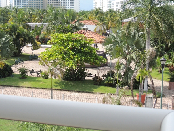 Imagen de los exteriores del Hotel Marina Banderas Suites. Foto 7