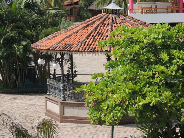 Imagen de los exteriores del Hotel Marina Banderas Suites. Foto 8