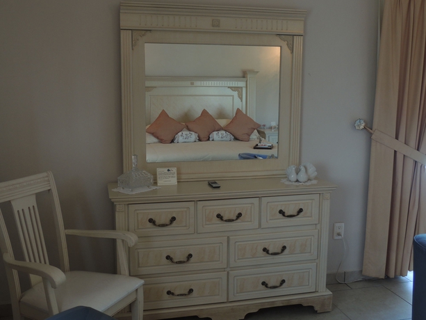 Imagen de los interiores del Hotel Marina Banderas Suites. Foto 15