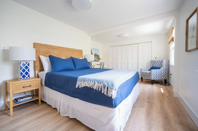 Imagen de la habitación del Hotel Marina Bay Cottages. Foto 16