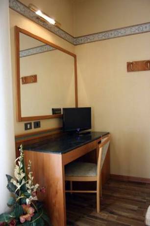 Imagen de la habitación del Hotel Marina Bay. Foto 4