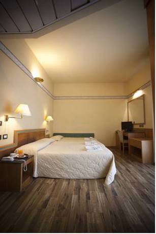 Imagen de la habitación del Hotel Marina Bay. Foto 7