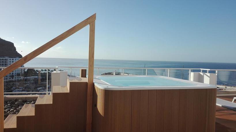 Imagen de los exteriores del Hotel Marina Bayview - Adults Only. Foto 5