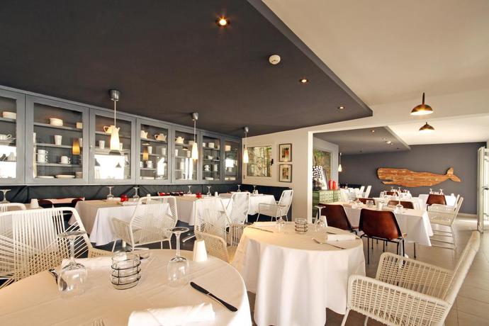 Imagen del bar/restaurante del Hotel Marina Bayview - Adults Only. Foto 2