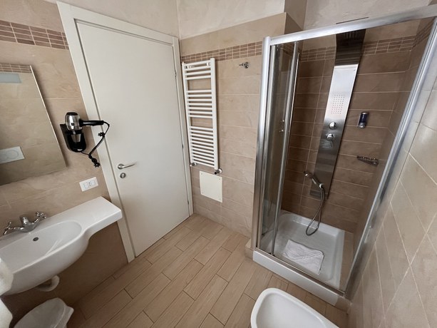 Imagen de la habitación del Hotel Marina Beach Suite. Foto 4