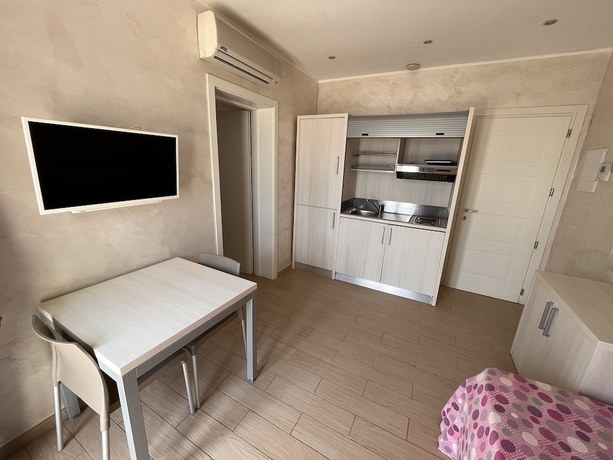 Imagen de la habitación del Hotel Marina Beach Suite. Foto 5