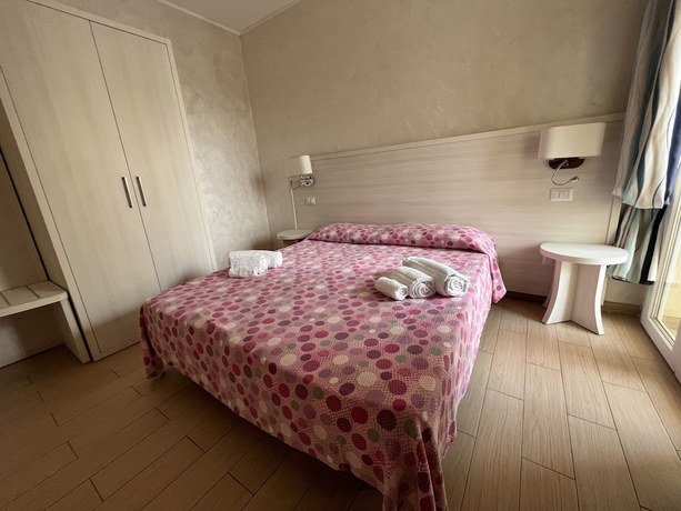 Imagen de la habitación del Hotel Marina Beach Suite. Foto 8