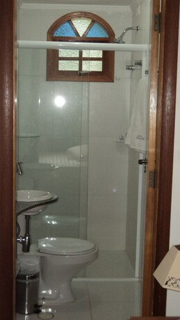 Imagen de la habitación del Hotel Marina Bella. Foto 19