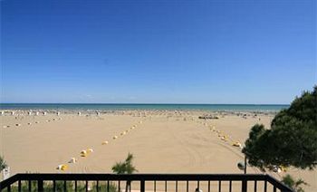 Imagen de los exteriores del Hotel Marina, Caorle. Foto 13
