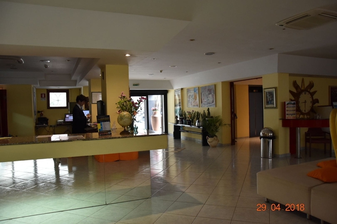 Imagen de los interiores del Hotel Marina Club, Baia Domizia. Foto 17