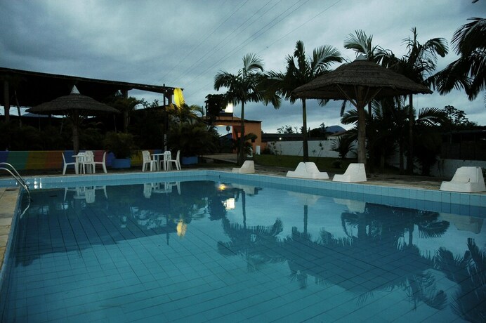 Imagen de la piscina del Hotel Marina Clube De Pesca Cananeia. Foto 37