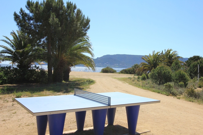 Imagen de los exteriores del Hotel Marina Corsica. Foto 10