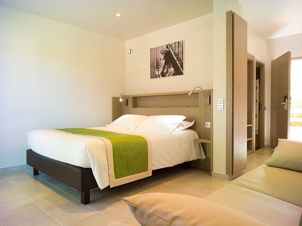 Imagen de la habitación del Hotel Marina Corsica. Foto 8