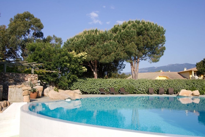 Imagen de la piscina del Hotel Marina Corsica. Foto 13