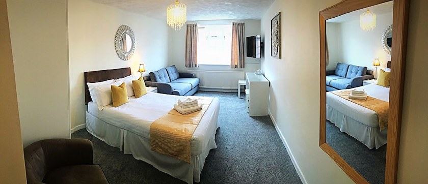 Imagen de la habitación del Hotel Marina Court. Foto 3