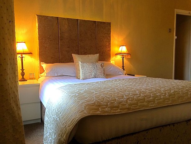 Imagen de la habitación del Hotel Marina Court. Foto 7