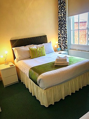 Imagen de la habitación del Hotel Marina Court. Foto 10