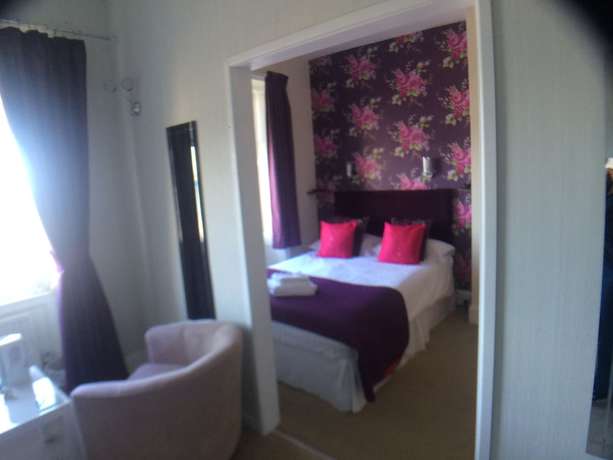 Imagen de la habitación del Hotel Marina Court. Foto 14