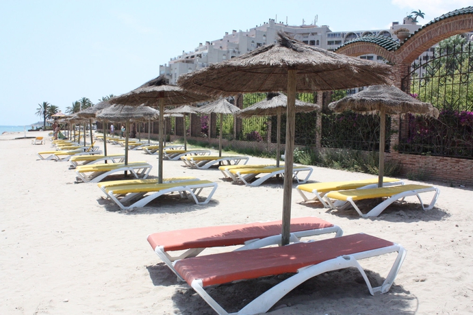 Imagen de los exteriores del Hotel Marina D'Or 3*. Foto 14