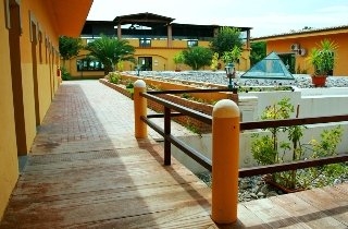 Imagen general del Hotel Marina Del Marchese Beach Resort. Foto 2