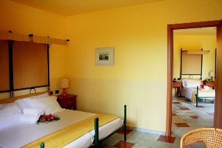Imagen de la habitación del Hotel Marina Del Marchese Beach Resort. Foto 8