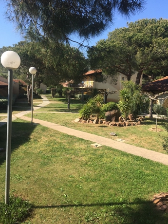 Imagen de los exteriores del Hotel Marina Di Lava. Foto 11