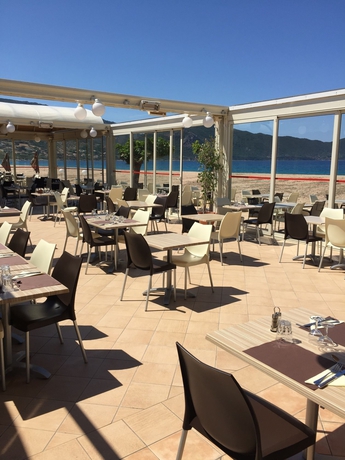 Imagen del bar/restaurante del Hotel Marina Di Lava. Foto 2