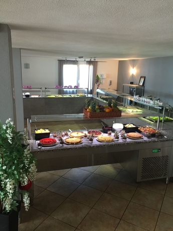 Imagen del bar/restaurante del Hotel Marina Di Lava. Foto 3