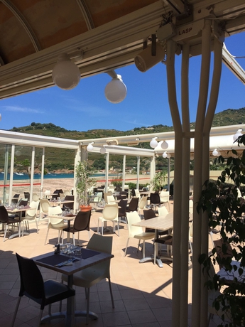 Imagen del bar/restaurante del Hotel Marina Di Lava. Foto 4