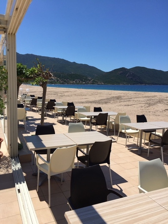 Imagen del bar/restaurante del Hotel Marina Di Lava. Foto 7