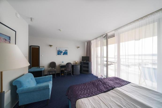 Imagen de la habitación del Hotel Marina Diana. Foto 13
