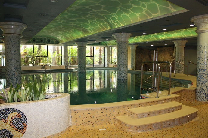 Imagen de la piscina del Hotel Marina D'or 5. Foto 28