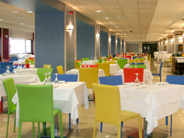 Imagen del bar/restaurante del Hotel Marina D'or Beach. Foto 2