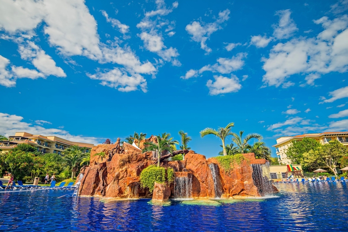 Imagen de la piscina del Hotel Marina El Cid Spa and Beach Resort All Inclusive. Foto 15