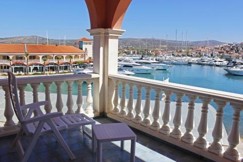 Imagen de la habitación del Hotel Marina Frapa Resort Rogoznica. Foto 9