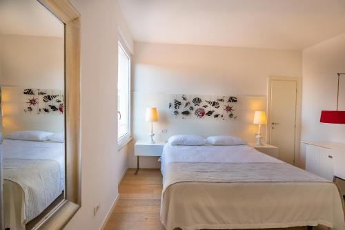 Imagen de la habitación del Hotel Marina Garden. Foto 7