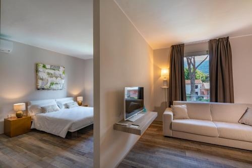 Imagen de la habitación del Hotel Marina Garden. Foto 8
