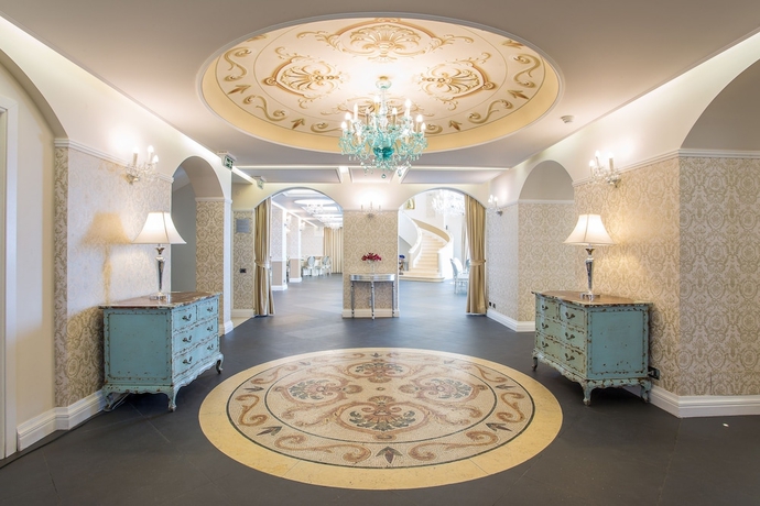 Imagen de los interiores del Hotel Marina Holiday Resort and Spa. Foto 14