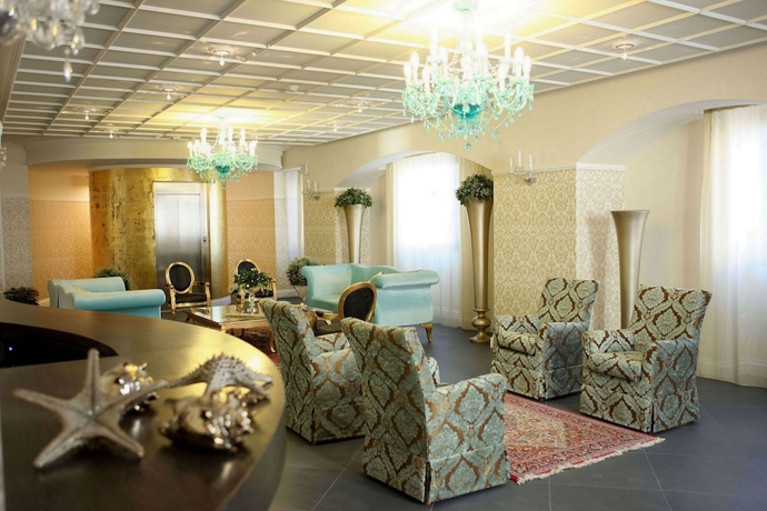 Imagen de los interiores del Hotel Marina Holiday Resort and Spa. Foto 15