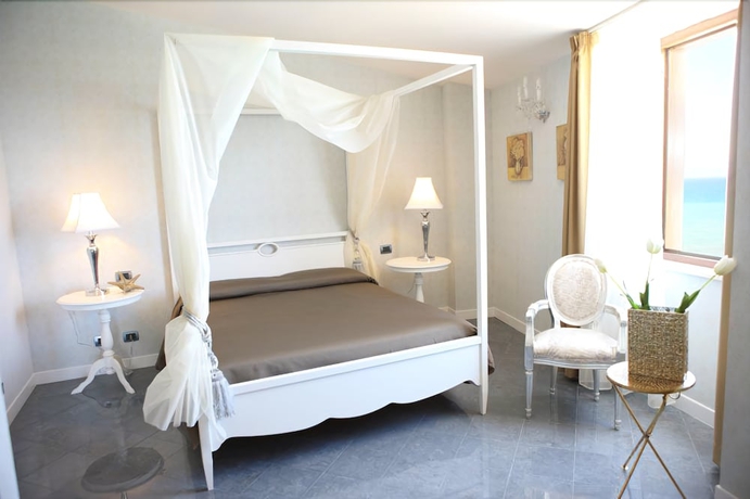 Imagen de la habitación del Hotel Marina Holiday Resort and Spa. Foto 12