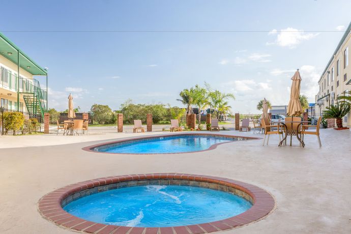 Imagen de la piscina del Hotel Marina Inn And Suites Chalmette - New Orleans. Foto 20