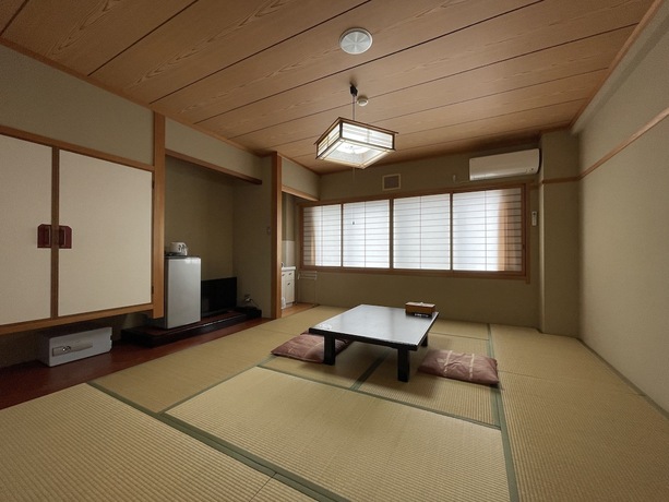 Imagen de la habitación del Hotel Marina Kaiku. Foto 12