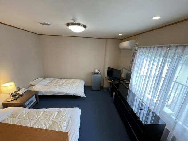 Imagen de la habitación del Hotel Marina Kaiku. Foto 15
