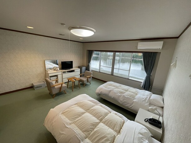 Imagen de la habitación del Hotel Marina Kaiku. Foto 17
