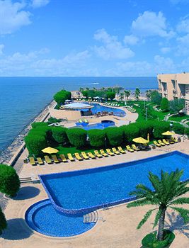 Imagen de la piscina del Hotel Marina Kuwait. Foto 18