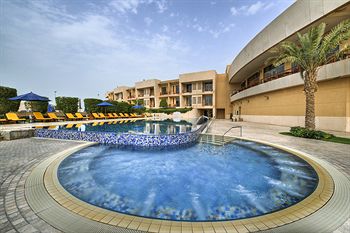 Imagen de la piscina del Hotel Marina Kuwait. Foto 19