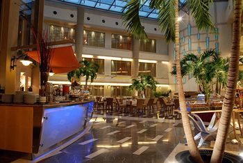 Imagen del bar/restaurante del Hotel Marina Kuwait. Foto 4